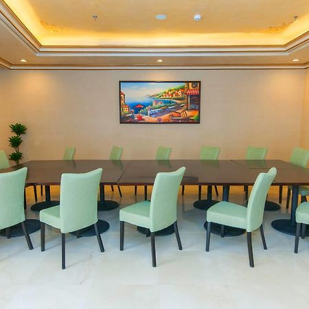 Suite Inn Hotel Riaad Buitenkant foto